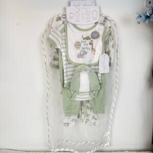 Kyle & Deena 8 Piece gift  Set Green & white 0-3 Months NWT